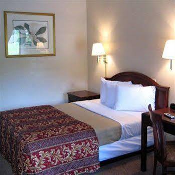 Charlotte Express Inn Екстер'єр фото