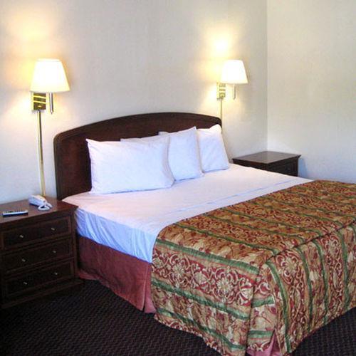Charlotte Express Inn Номер фото