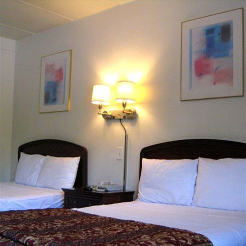 Charlotte Express Inn Екстер'єр фото