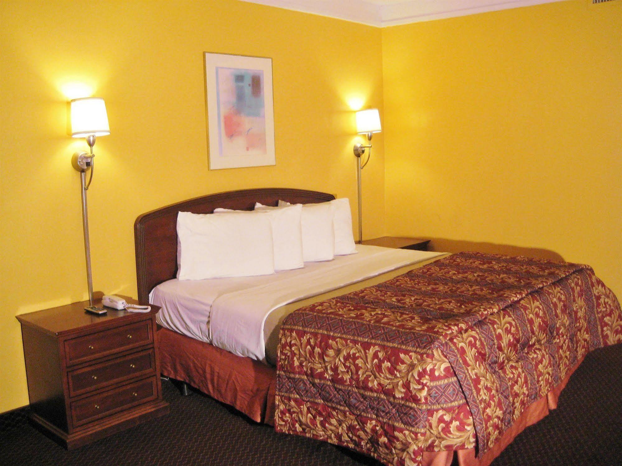 Charlotte Express Inn Екстер'єр фото