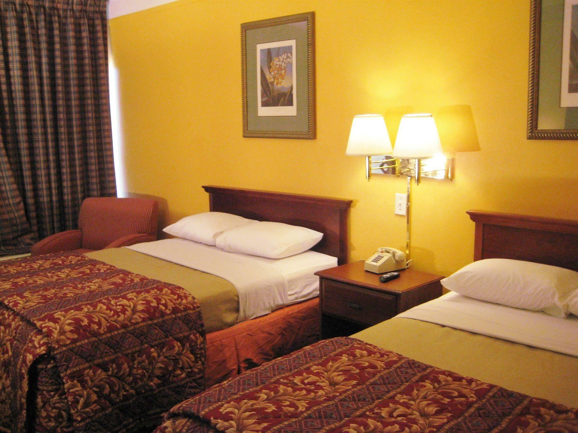 Charlotte Express Inn Екстер'єр фото
