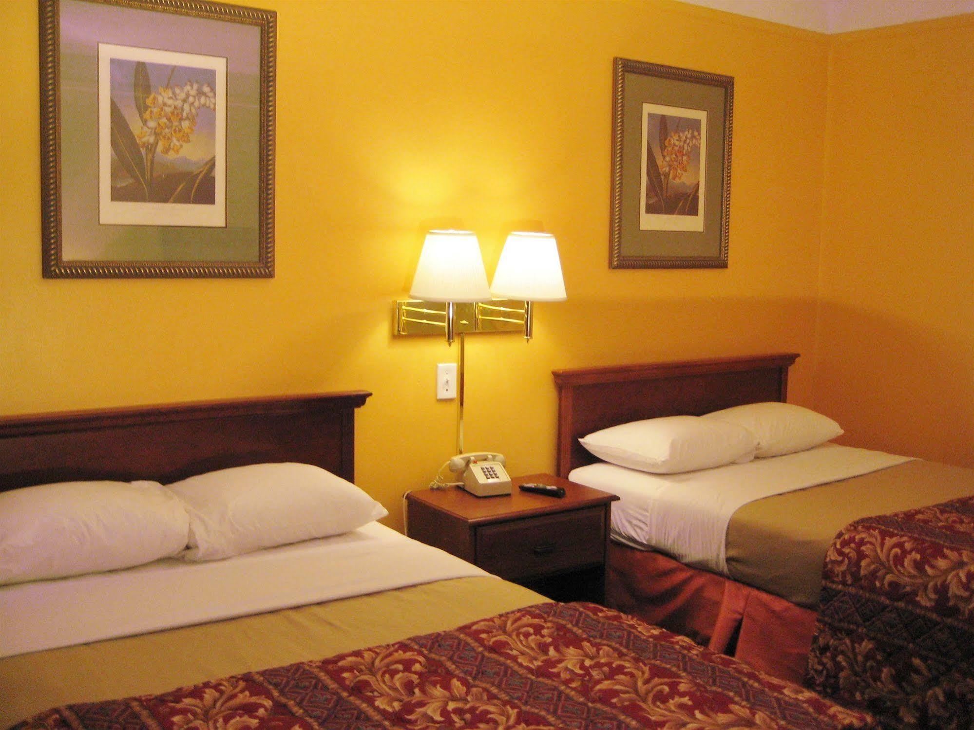Charlotte Express Inn Екстер'єр фото