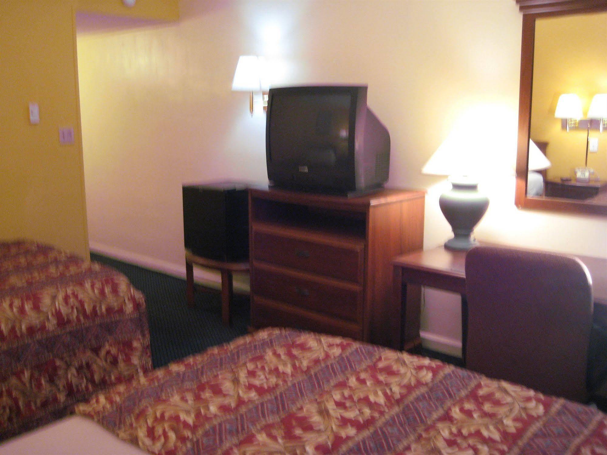 Charlotte Express Inn Екстер'єр фото