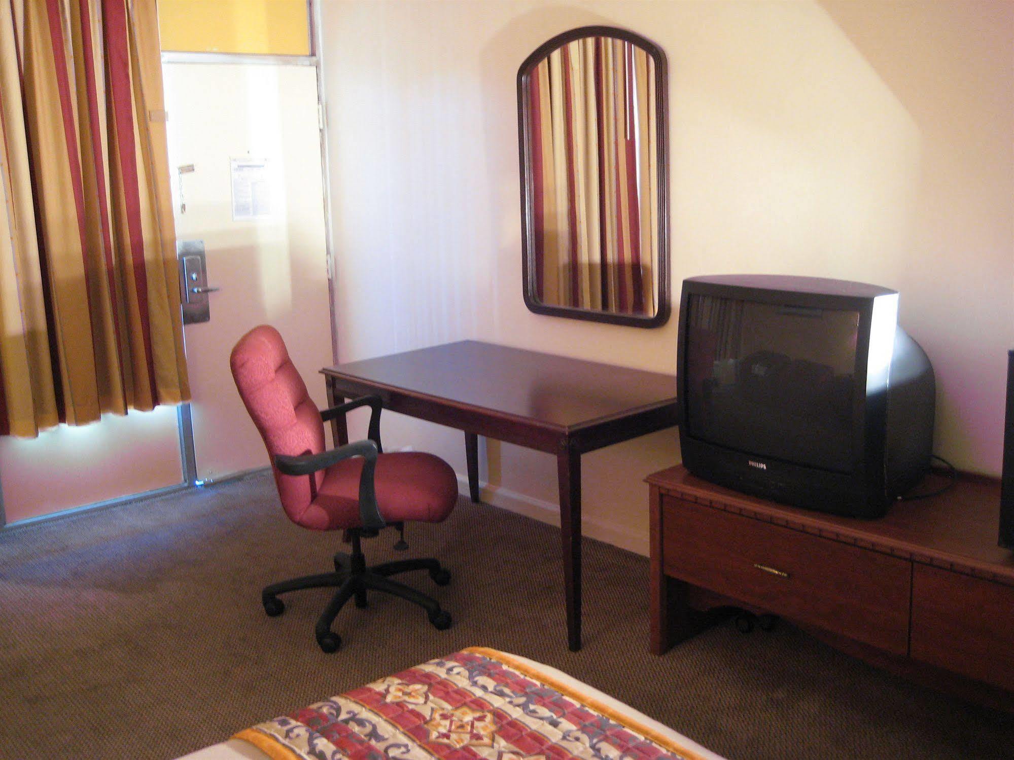 Charlotte Express Inn Екстер'єр фото
