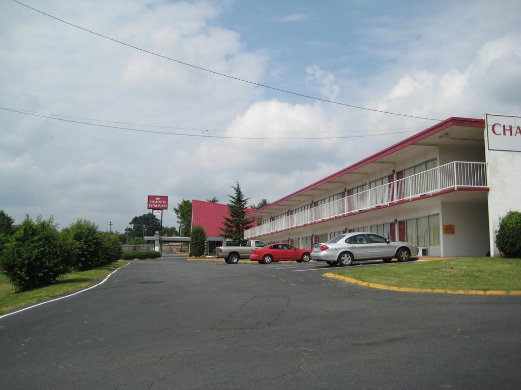 Charlotte Express Inn Екстер'єр фото
